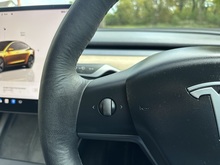 Tesla Model 3 2022 - Thumb 23